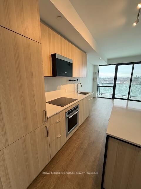Property Photo:  251 Masonry Way 711  ON L5H 0B3 