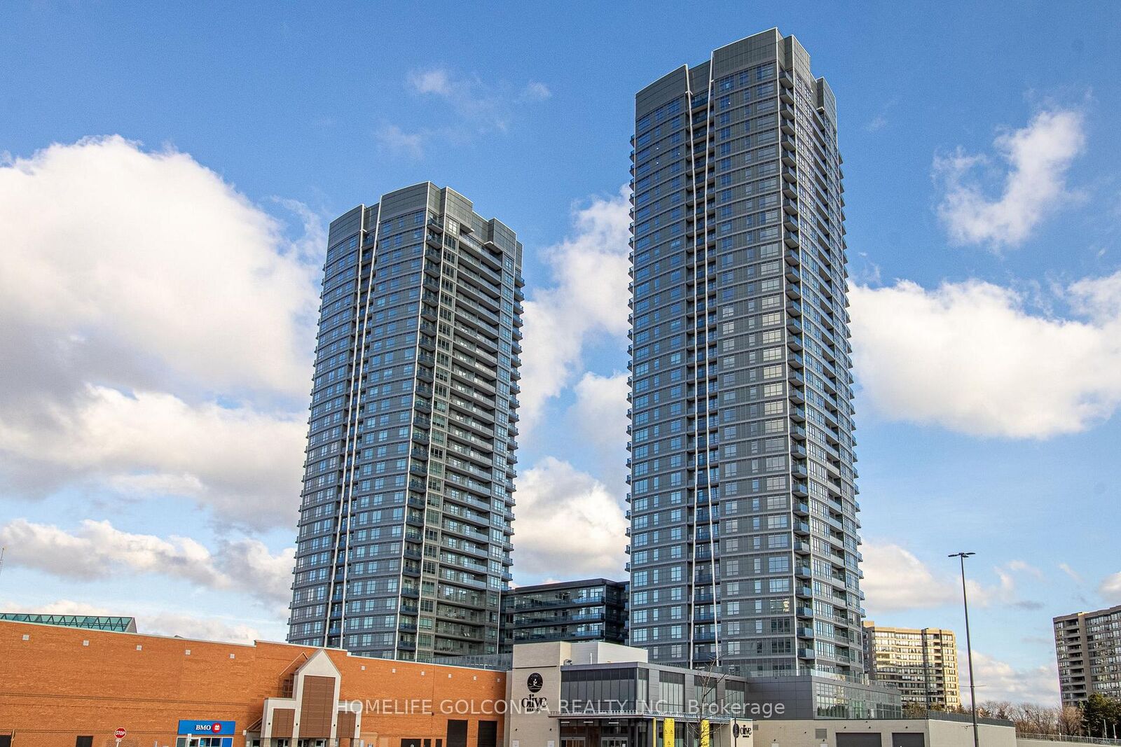 Property Photo:  30 Upper Mall Way 2507  ON L4J 0L7 
