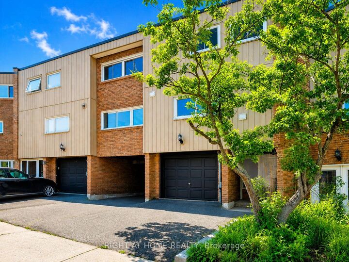 Property Photo:  400 Bloor Street 6  ON L5A 3M8 