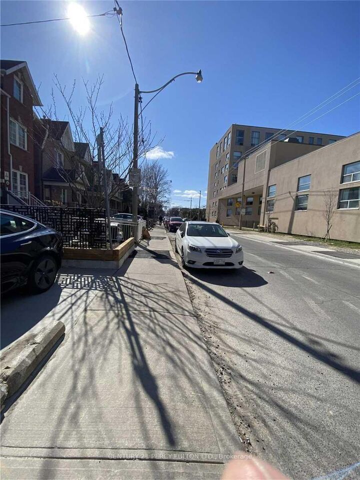 Property Photo:  746 Lansdowne Avenue Bsmt  ON M6H 3Y8 