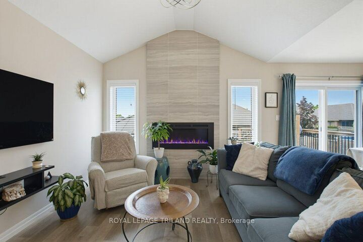 Property Photo:  226 Peach Tree Boulevard  ON N5R 0H3 