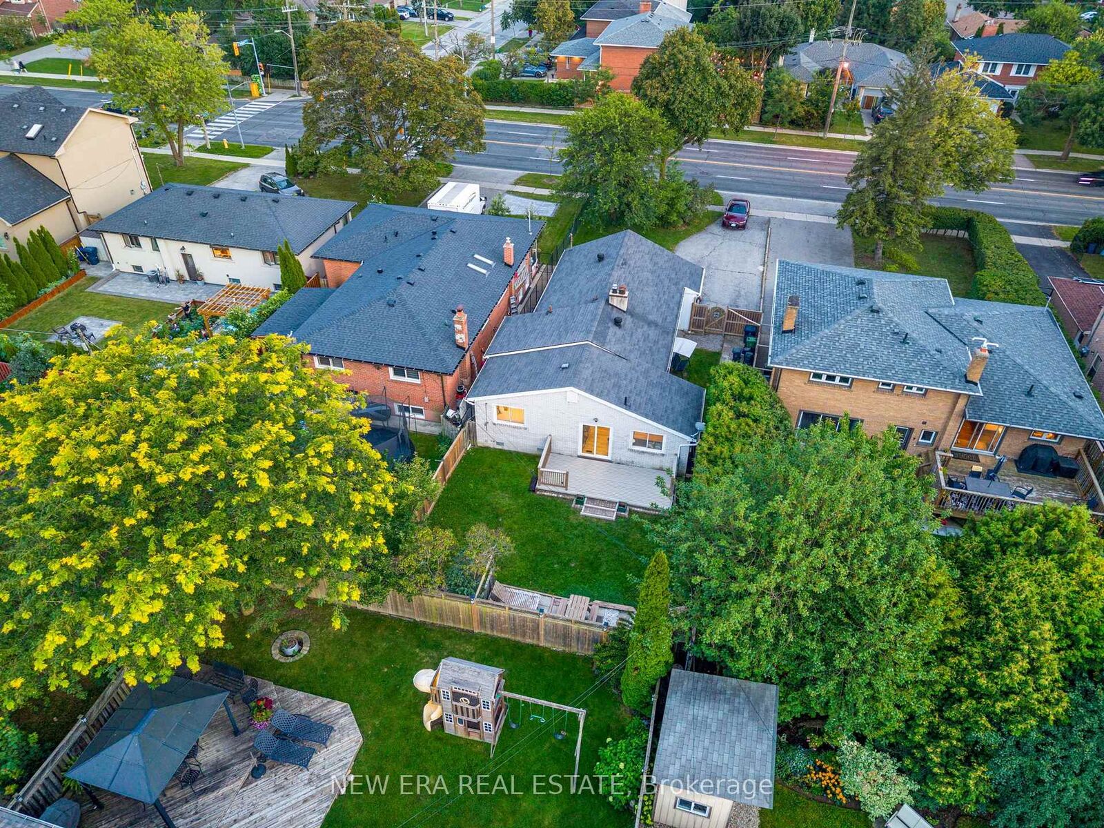 Property Photo:  4246 Bloor Street W  ON M9C 1Z7 
