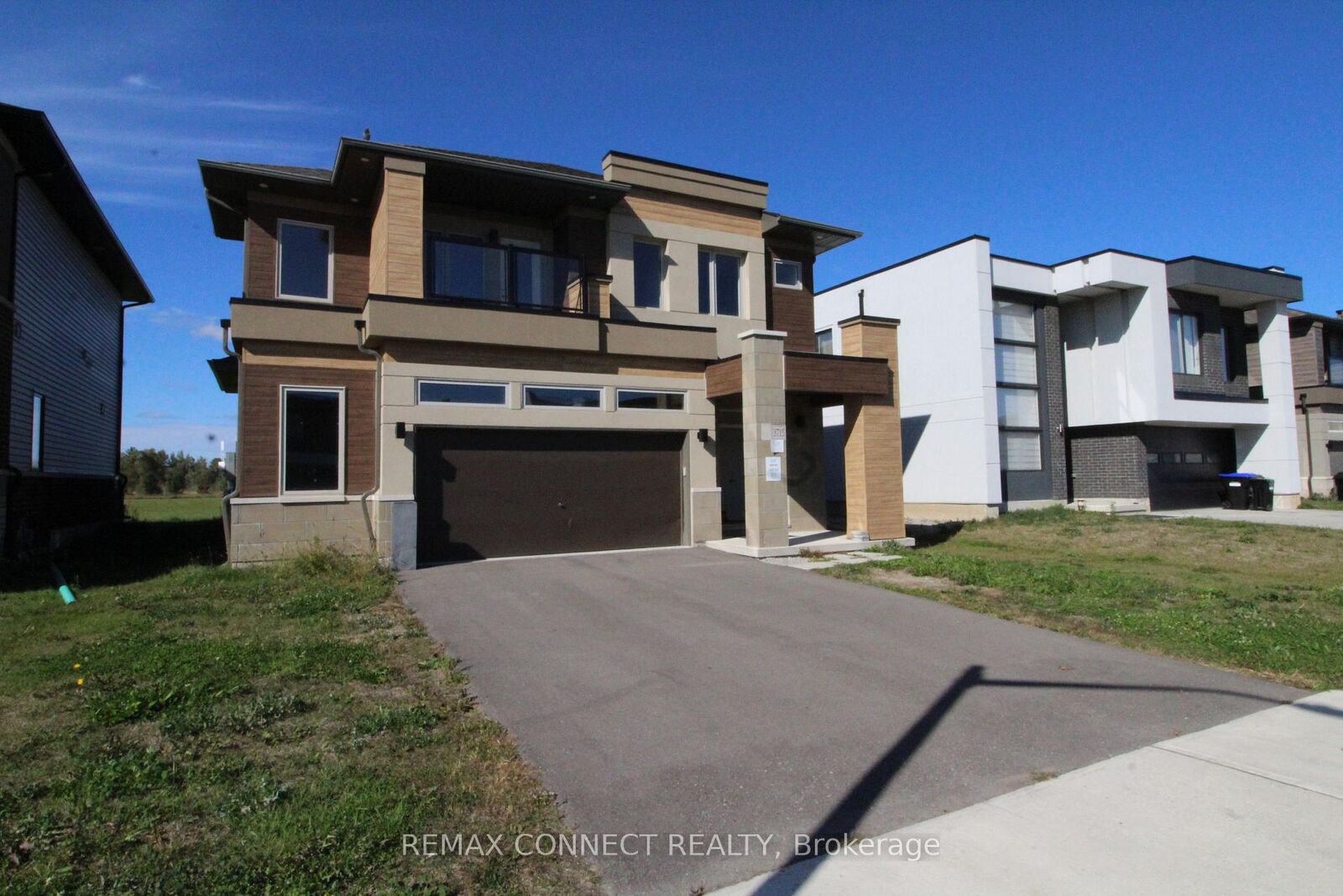 Property Photo: 3715 Quayside Drive ON L3V 8M9