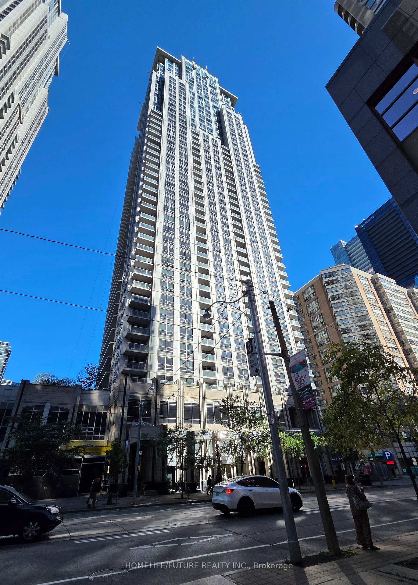 Property Photo:  761 Bay Street 2404  ON M5G 2R2 