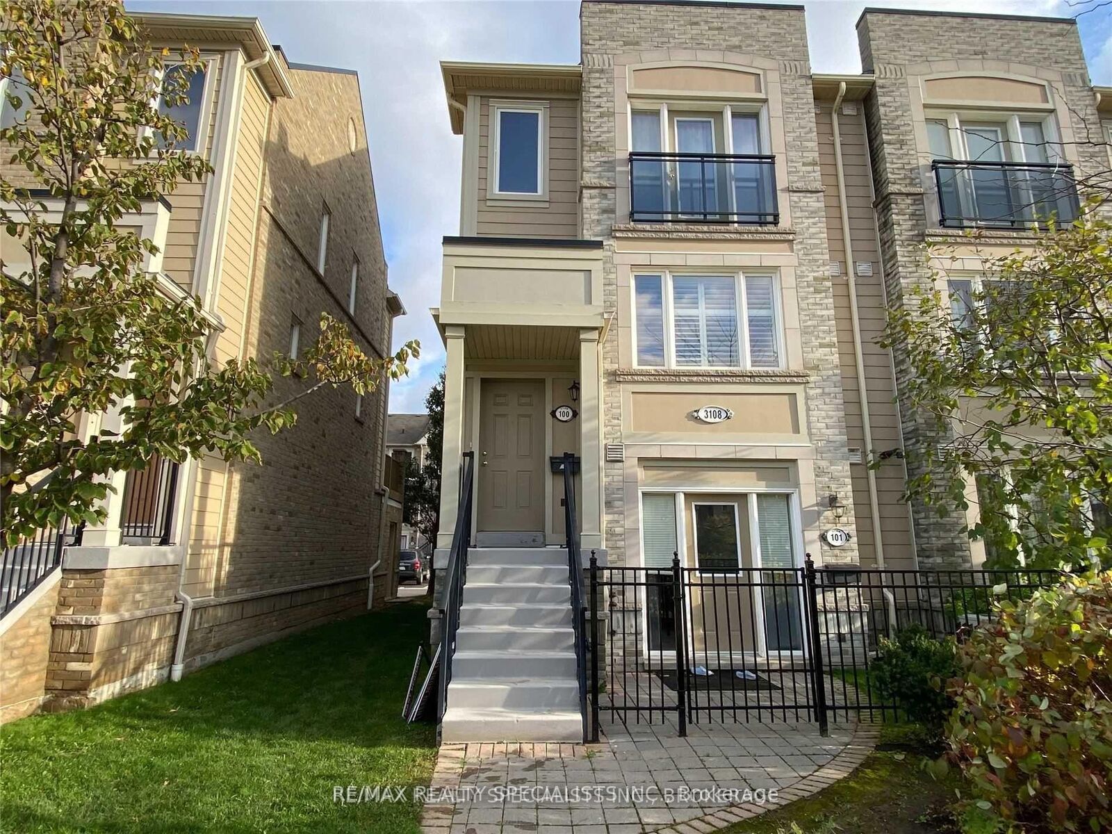 Property Photo:  3108 Eglinton Avenue W 100  ON L5M 8C5 