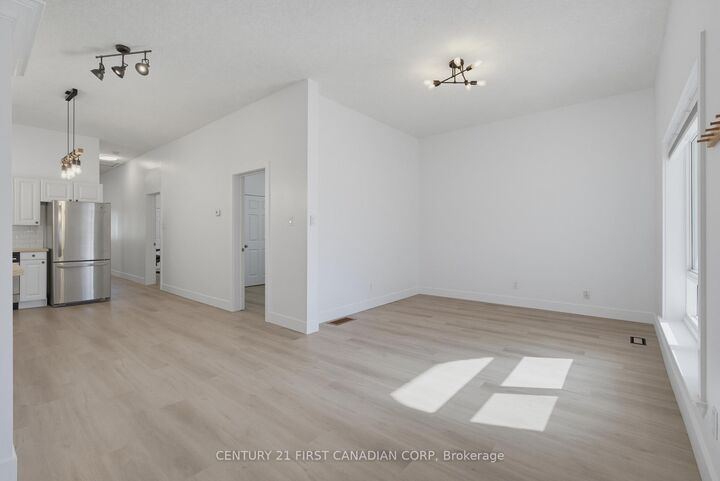 Property Photo:  682 Princess Avenue  ON N5W 3M3 