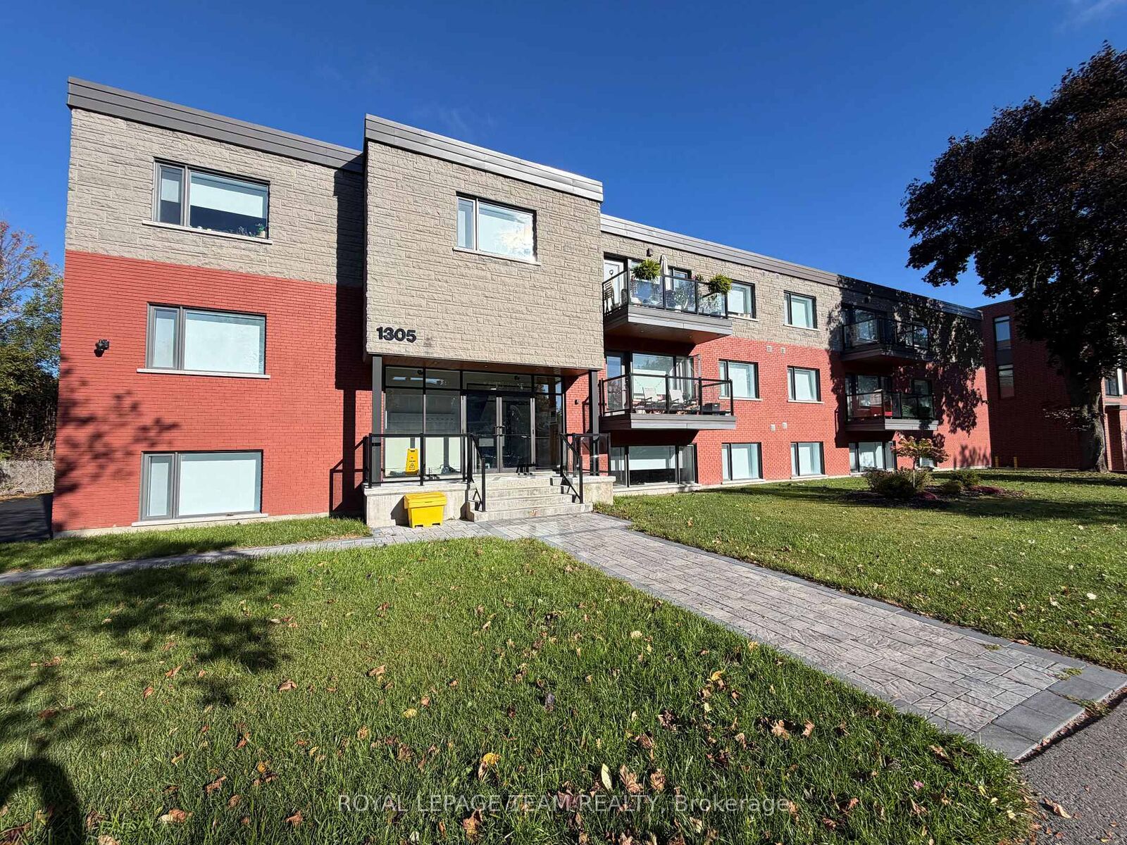Property Photo:  1305 Summerville Avenue 104  ON K1Z 8G7 