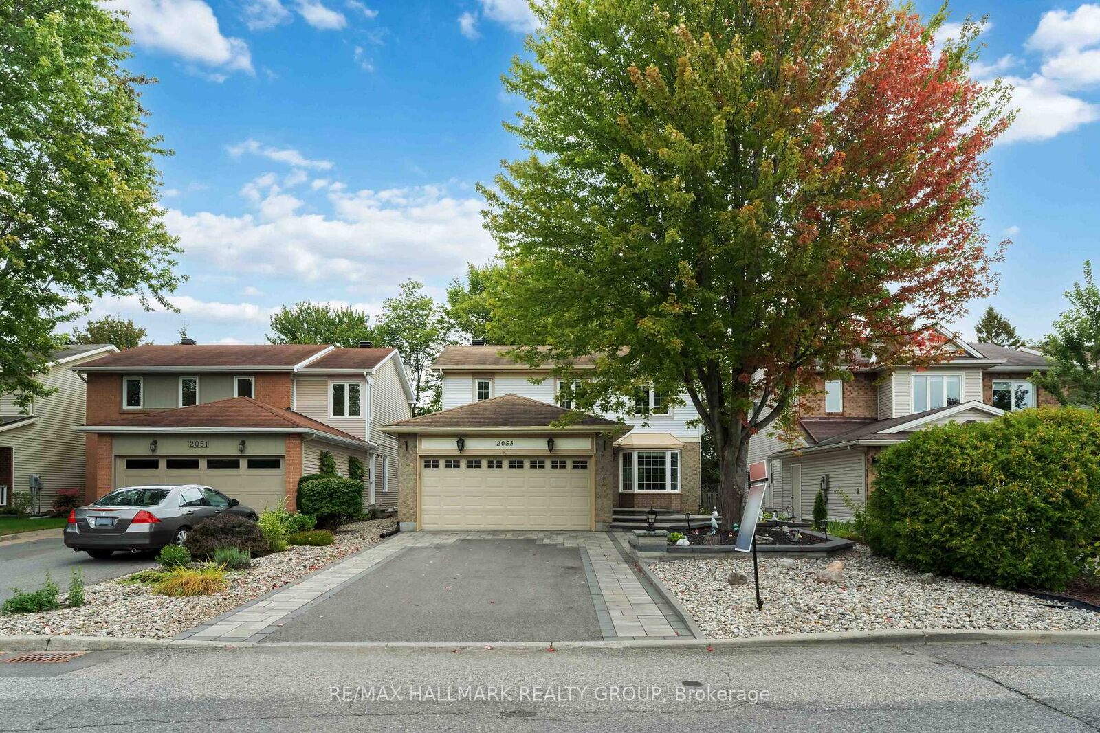 Property Photo: 2053 Rolling Brook Drive ON K1W 1C9