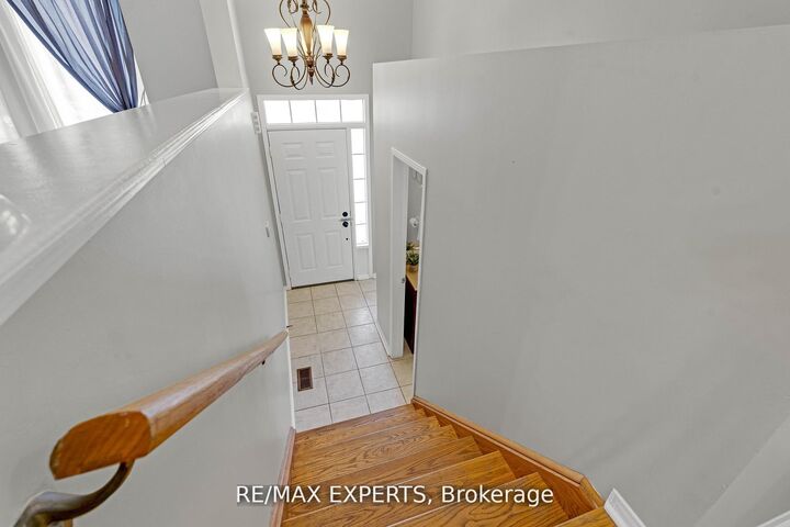 Property Photo:  19 Foxchase Avenue 61  ON L4L 9N1 