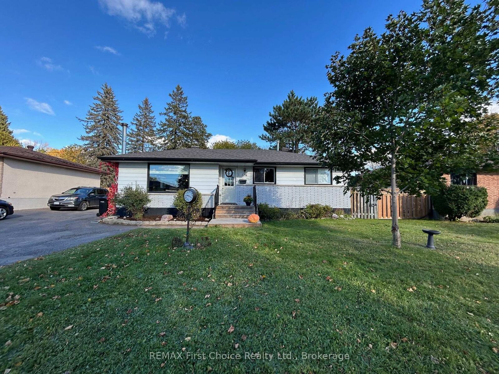 Property Photo:  176 Crescent Avenue  ON P7A 7K6 