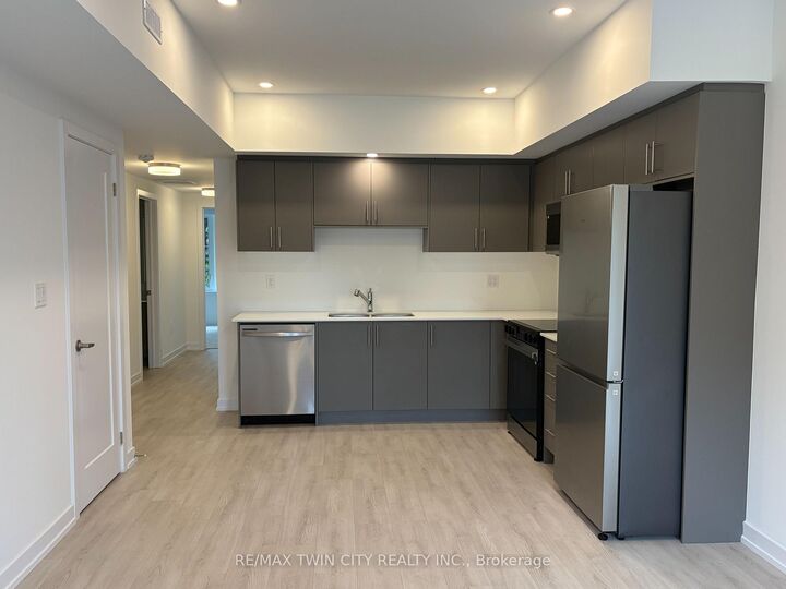 Property Photo:  42 Lowes Road W 80  ON N1G 0K8 