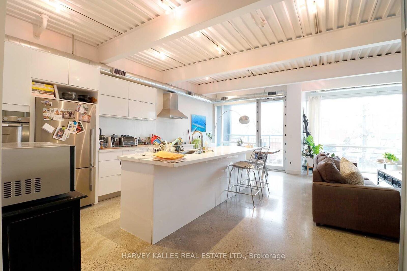 Property Photo:  214 Bathurst Street Ph3a  ON M5T 2R9 