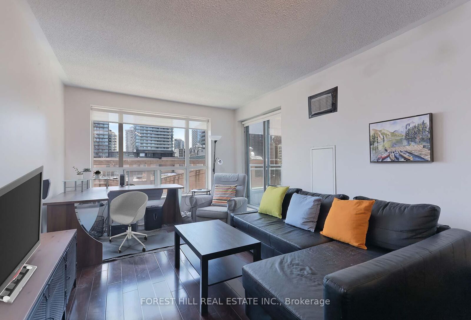 Property Photo:  887 Bay Street 613  ON M5S 1Z7 