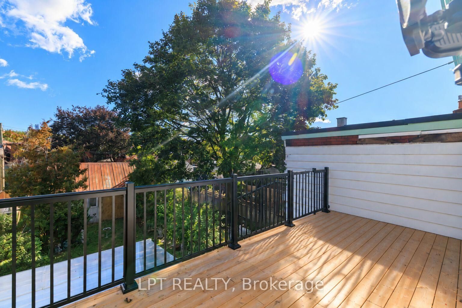Property Photo:  627 Crawford Street A  ON M6G 3K1 