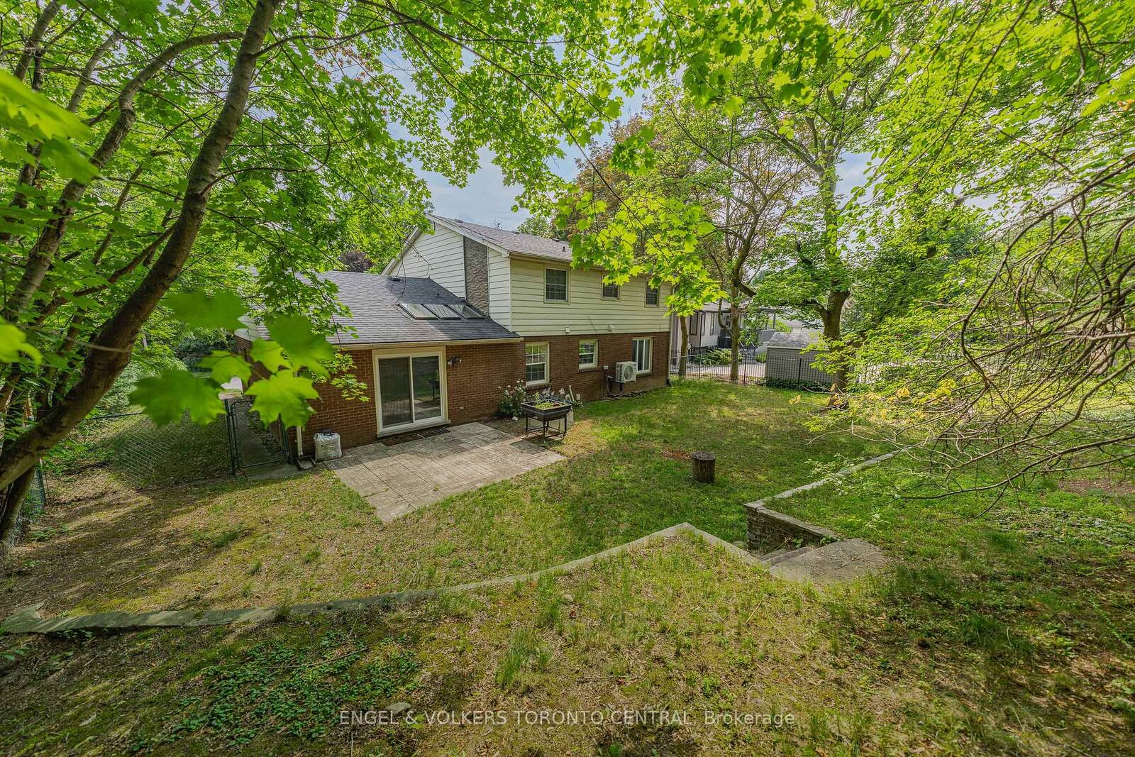 Property Photo:  256 Shakespeare Drive  ON N2L 2T6 