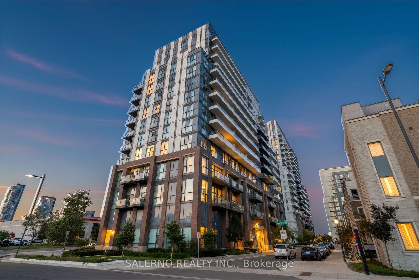 Property Photo:  10 Honeycrisp Crescent 1816  ON L4K 0M7 