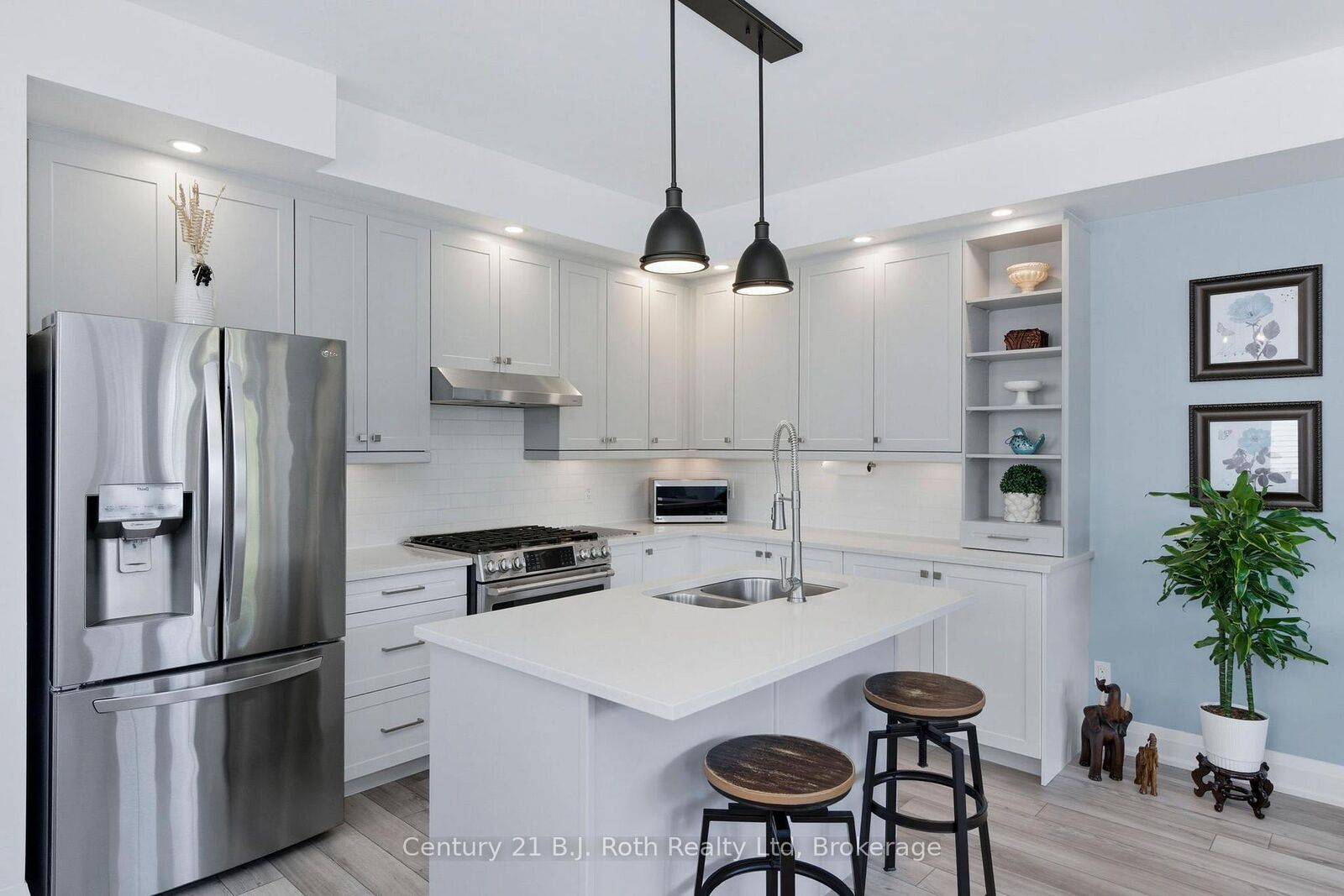 Property Photo: 67 Discovery Trail ON L4K 0H5