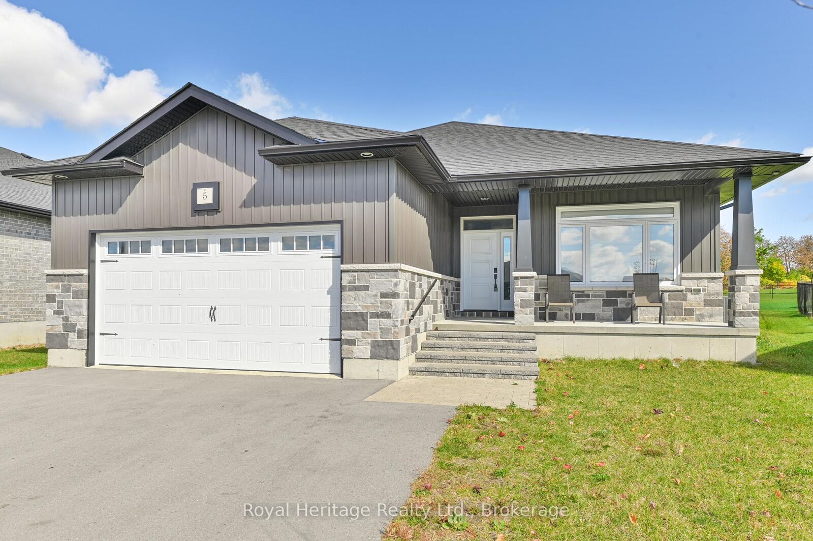 Property Photo:  5 Schmidt Way  ON K8V 0L5 