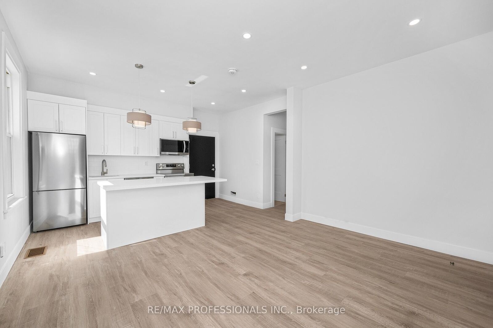 Property Photo:  388 Wilson Street #1  ON L8L 1S9 