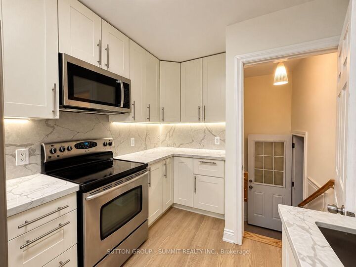 Property Photo:  9 Grenadier Drive  ON L8T 4C7 