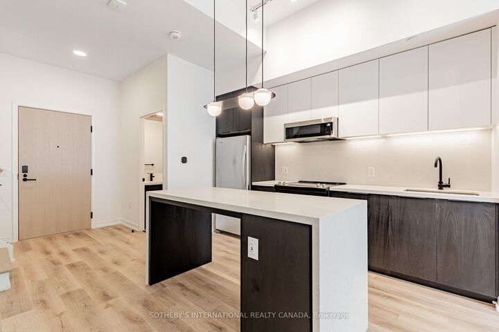 Property Photo:  5 York Garden Way Th104  ON M6A 2V1 