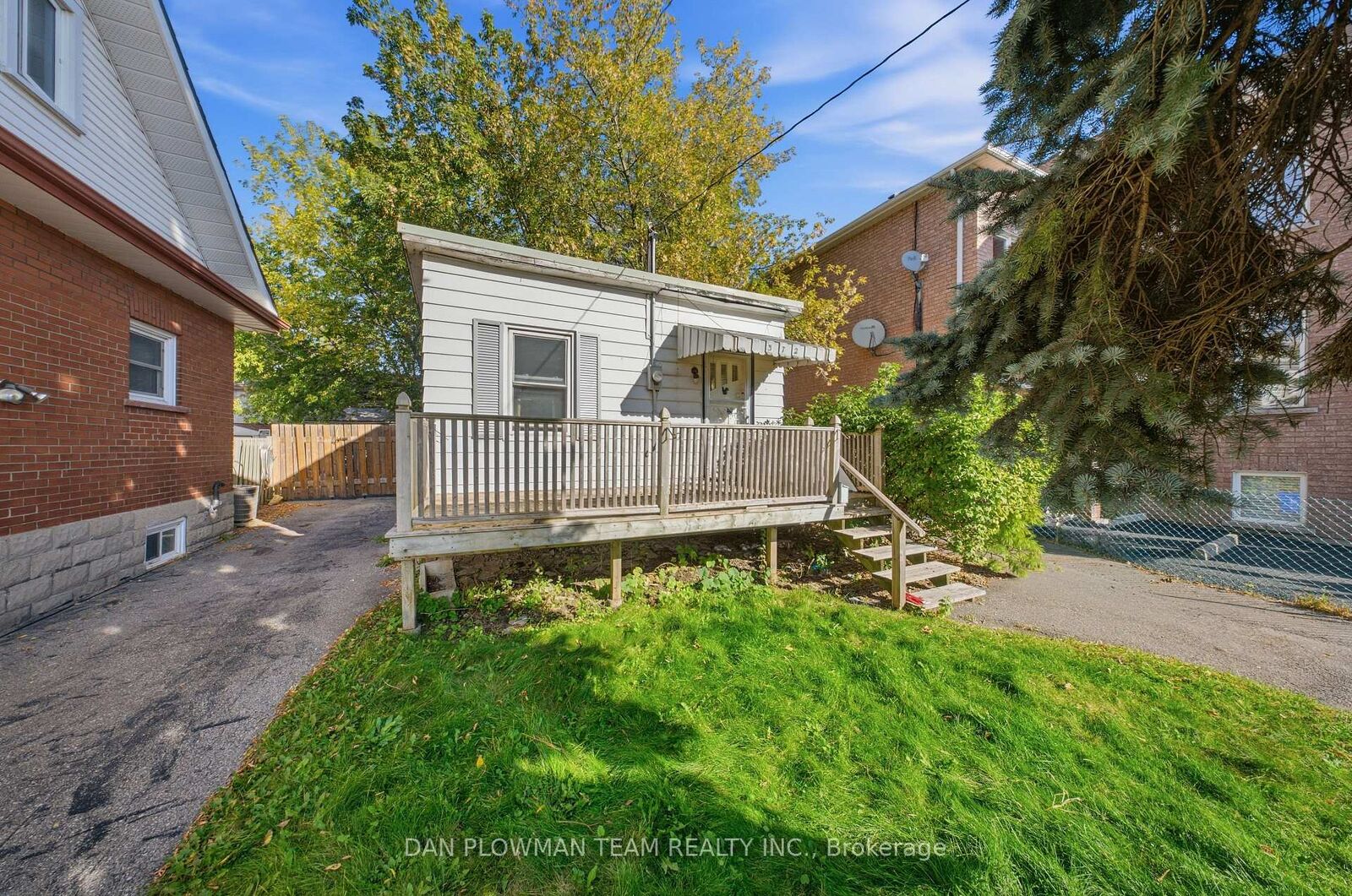 Property Photo:  372 Pine Avenue  ON L1J 2H8 