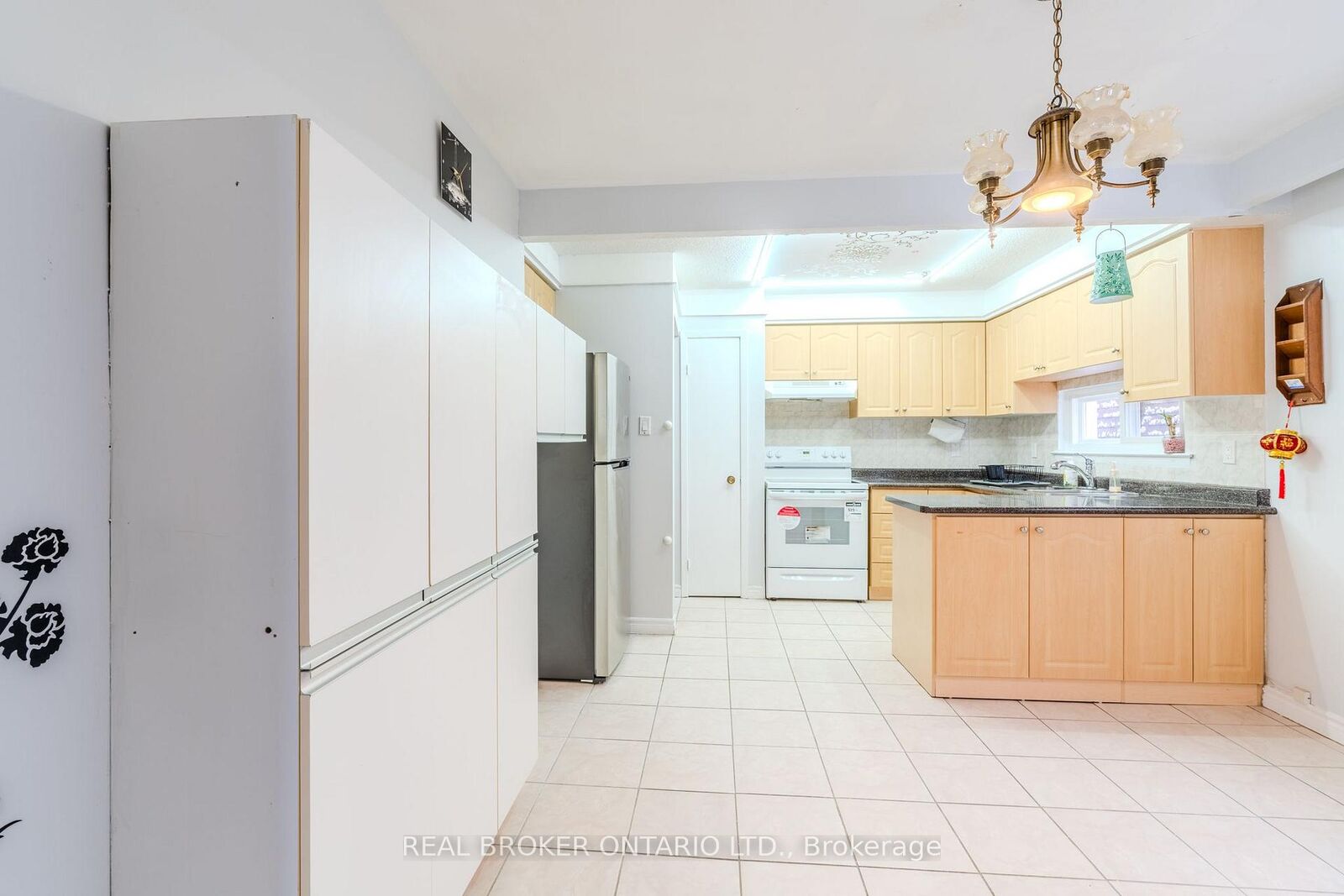Property Photo:  23 Lebos Road Upper  ON M2H 2L8 