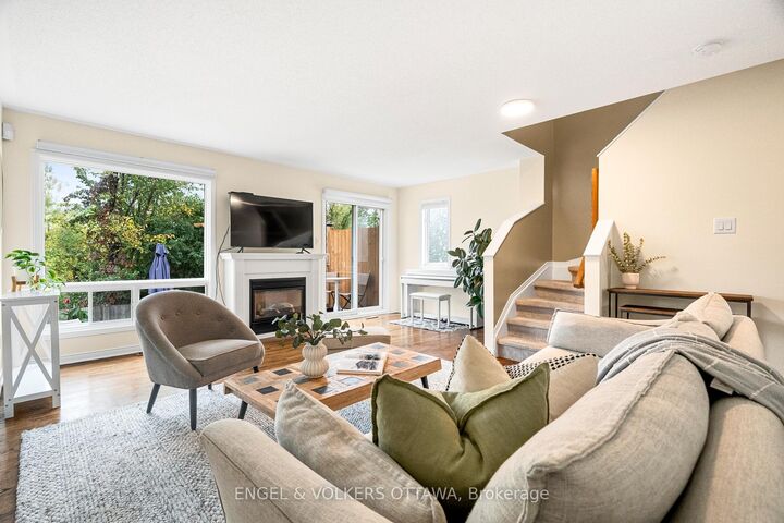 Property Photo:  2032 Avenue P N/A  ON K1G 6G7 