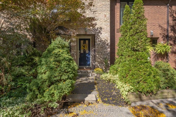Property Photo:  30 Livingston Road 11  ON M1E 1K6 