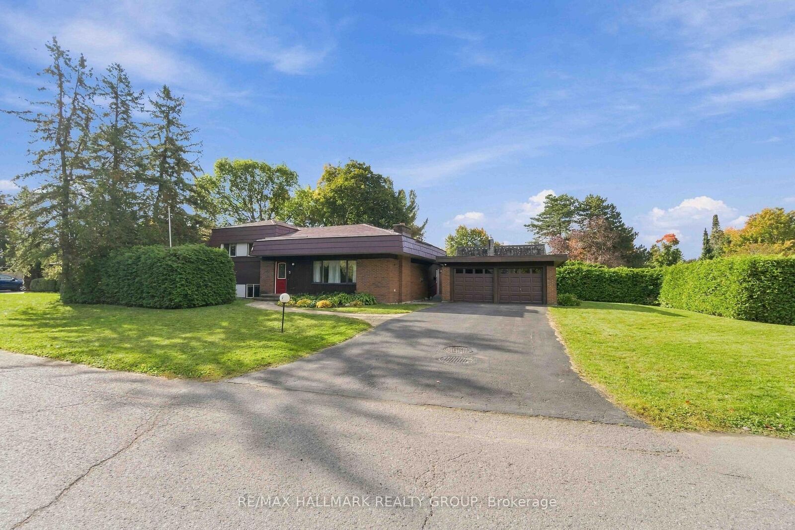 Property Photo:  3 Sandwell Crescent  ON K2K 1V2 