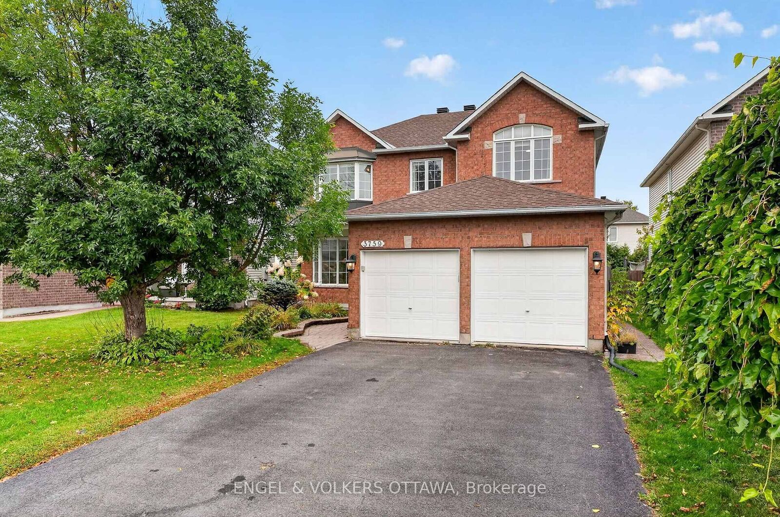 Property Photo:  3759 Twin Falls Place  ON K1V 1W5 