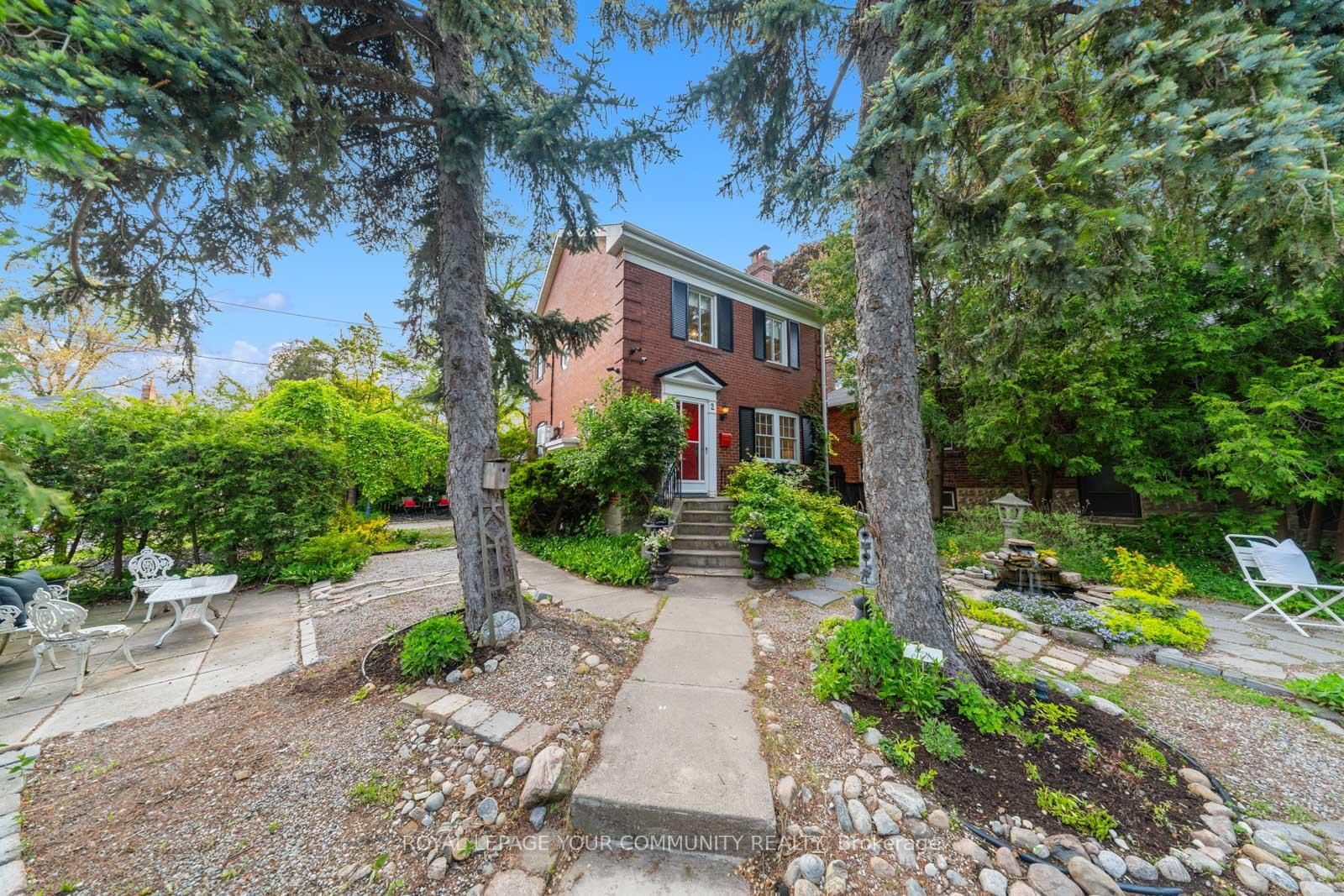 Property Photo:  2 Four Oaks Gate  ON M4J 2X2 