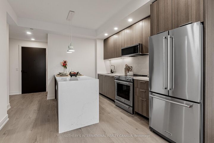 Property Photo:  29 York Garden Way 1706  ON M6A 2V1 