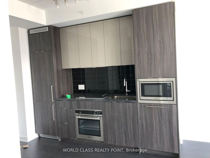Property Photo:  115 Blue Jays Way 4006  ON M5V 0N4 