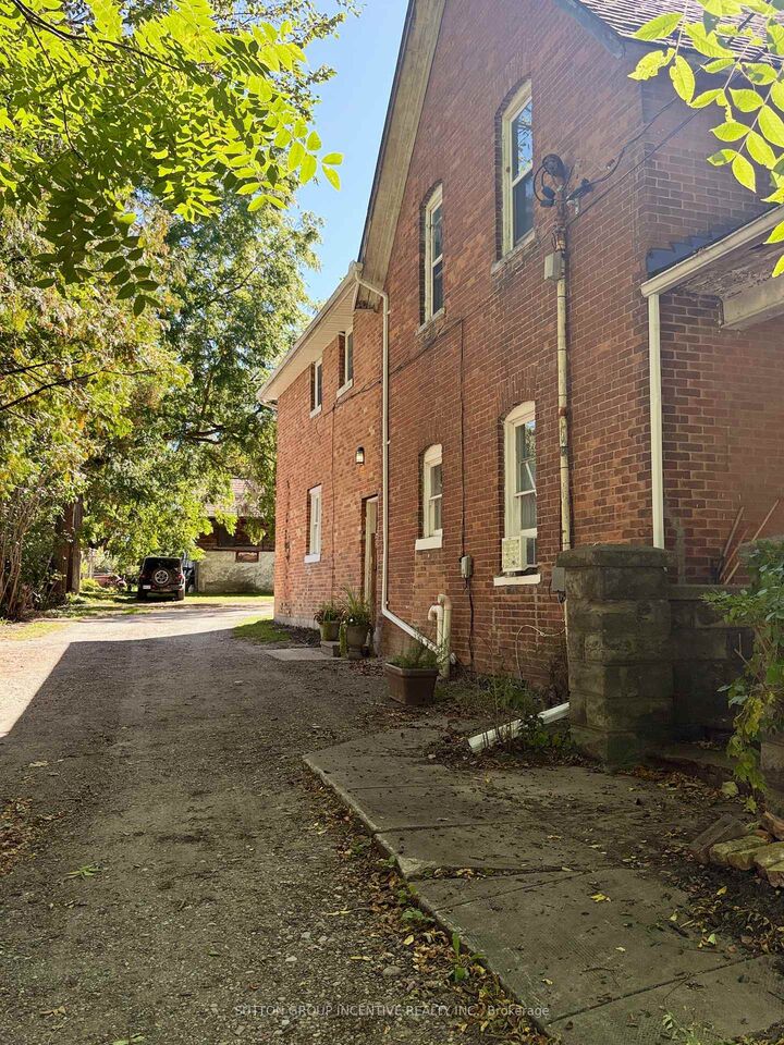 Property Photo:  121 Main Street W #3  ON L0G 1A0 