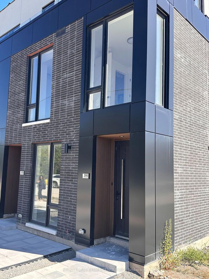 Property Photo: 200 Ellis Avenue ON L2P 0H2