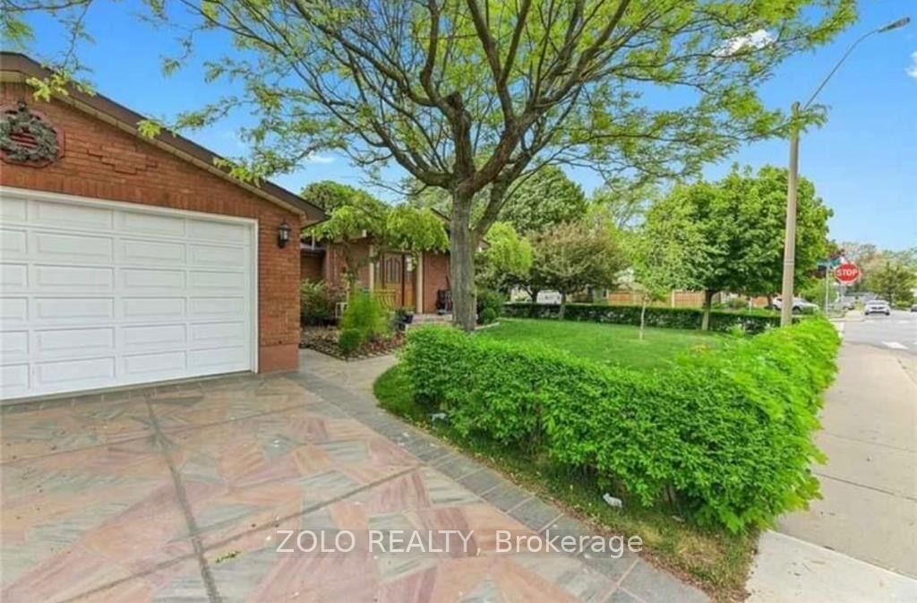 Property Photo:  1 Garrow Drive W Lower  ON L9C 6G8 