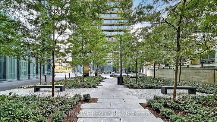 Property Photo:  1080 Bay Street 4207  ON M5S 0A5 