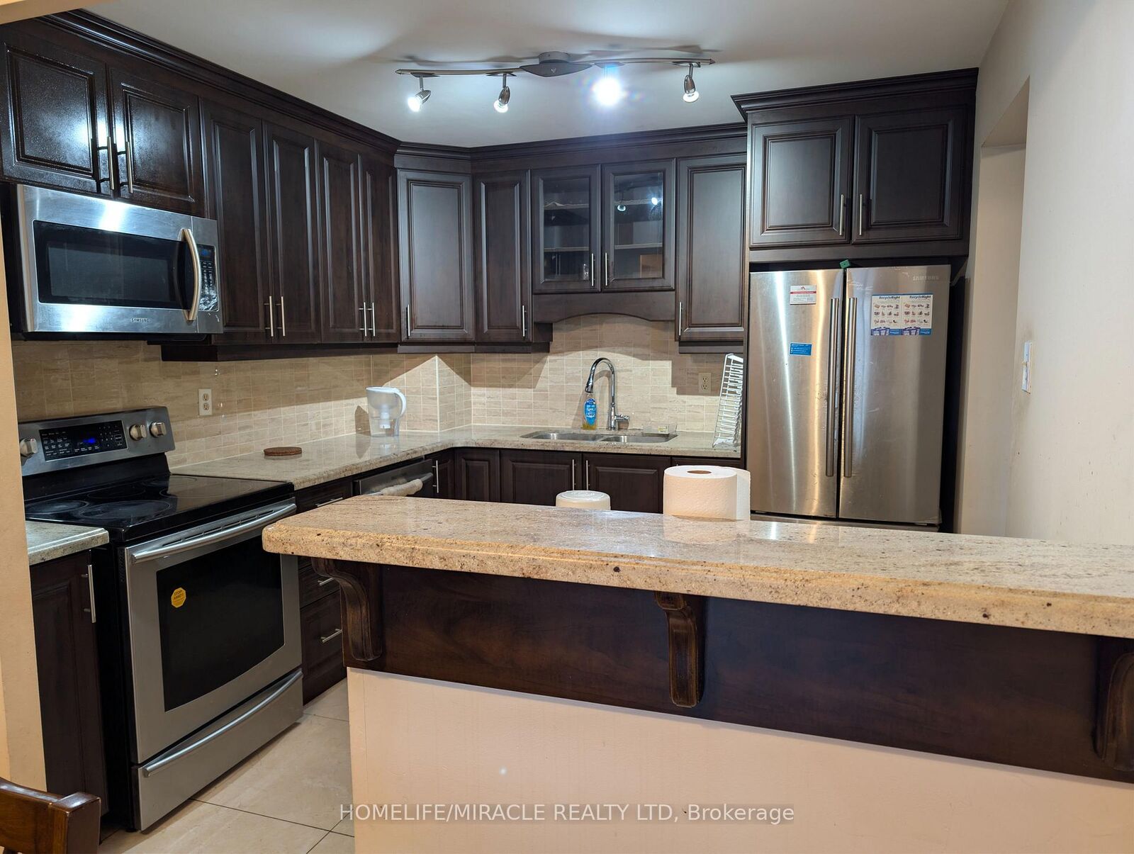 Property Photo:  115 Hillcrest Avenue 214  ON L5B 3Y9 