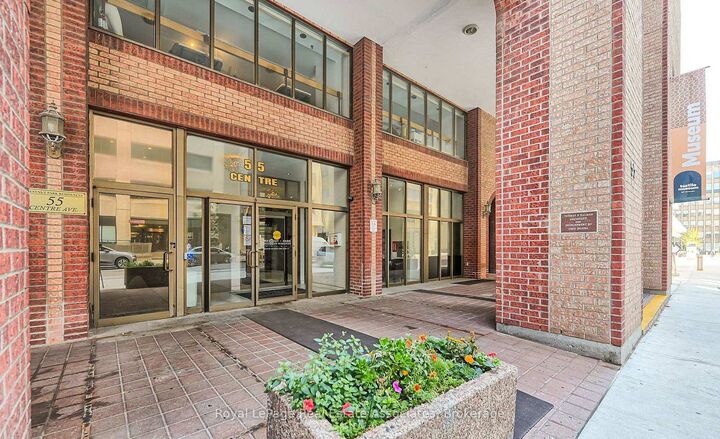 Property Photo:  55 Centre Avenue 1805  ON M5G 2H5 