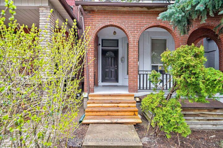 Property Photo:  435 Manning Avenue Main Floor  ON M6G 2V6 