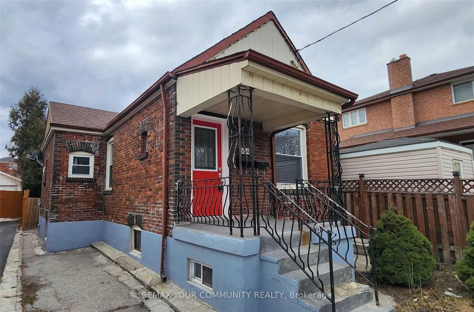 Property Photo: 504 Caledonia Road Main ON M6E 4V2