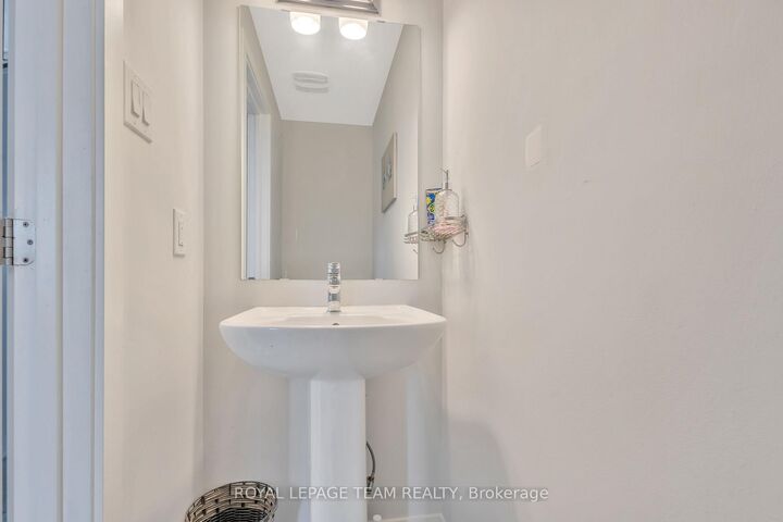 Property Photo: 2501 Watercolours Way ON K2J 7B1