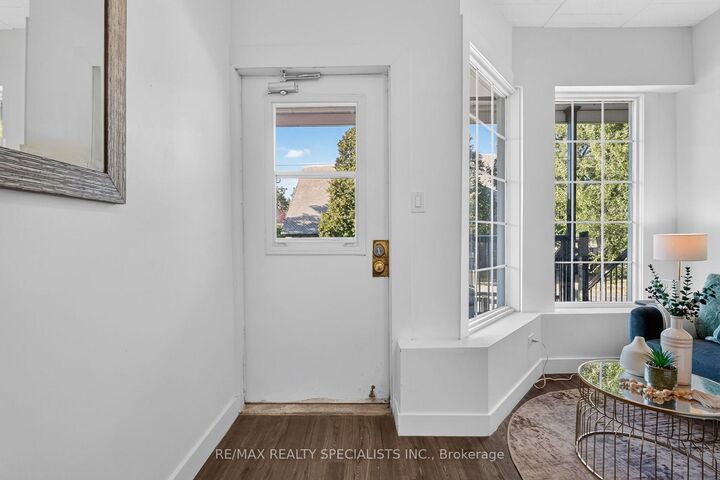 Property Photo:  44 Queenston Street 11  ON L2R 2Y9 