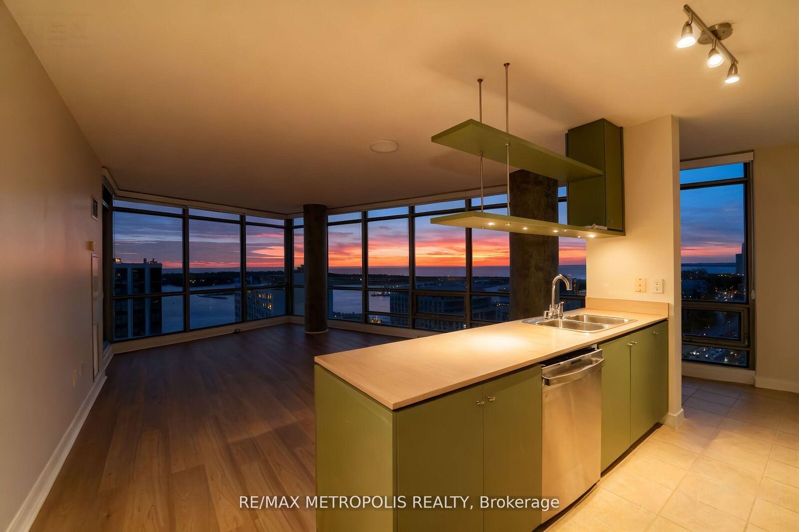 Property Photo:  5 Mariner Terrace 2503  ON M5V 3V6 