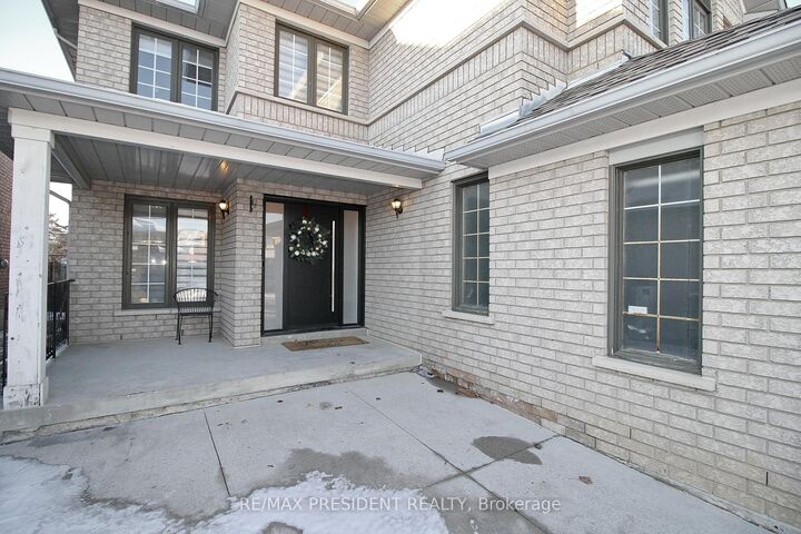 Property Photo:  32 Deerglen Drive  ON L6R 1M1 