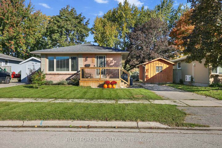 Property Photo:  106 Harold Ct Court  ON N0M 2J0 