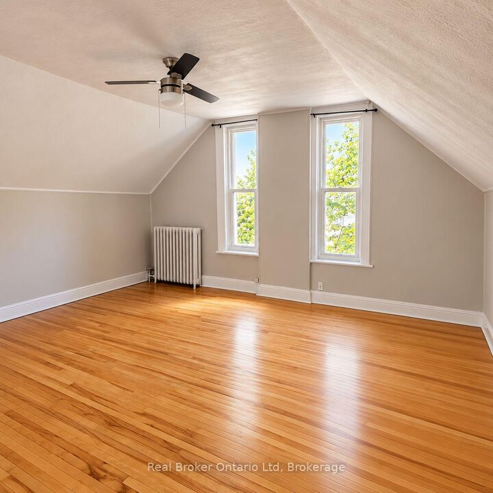 Property Photo: 1154 4th Avenue E 2 ON N4K 2P4
