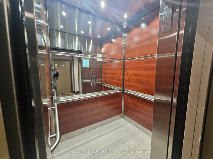 Property Photo:  25 Sunrise Avenue 311  ON M4A 2S2 