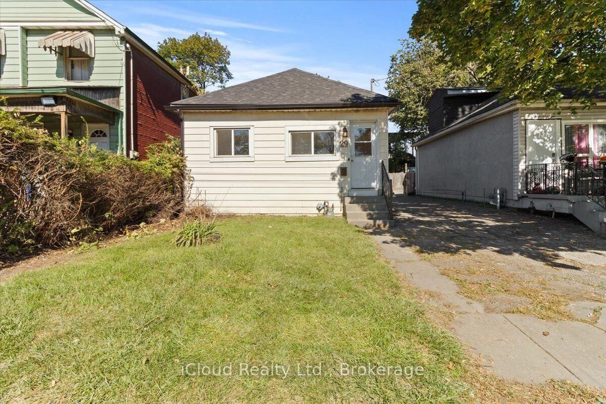Property Photo:  29 Biggar Avenue  ON L8L 3Z3 